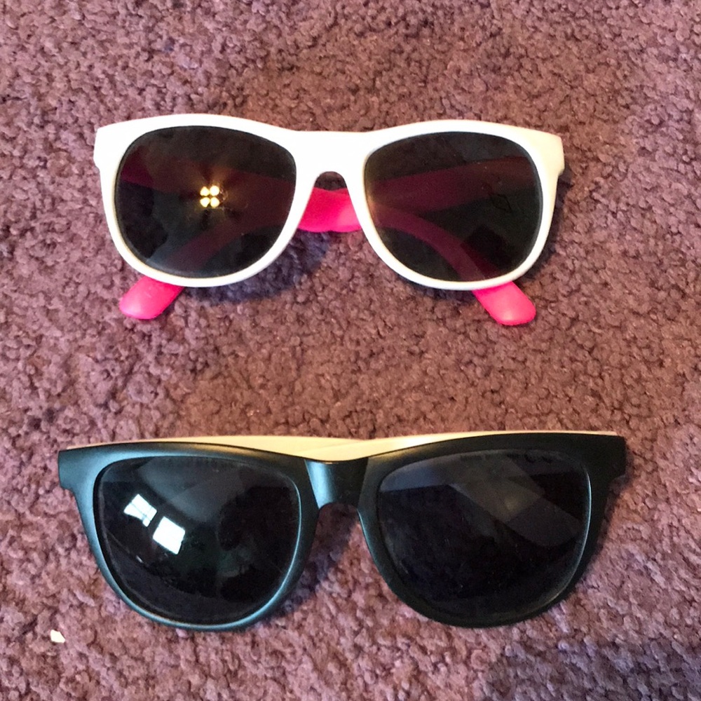 2 for 1 deal Sunglasses!